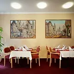 Globus Hotel