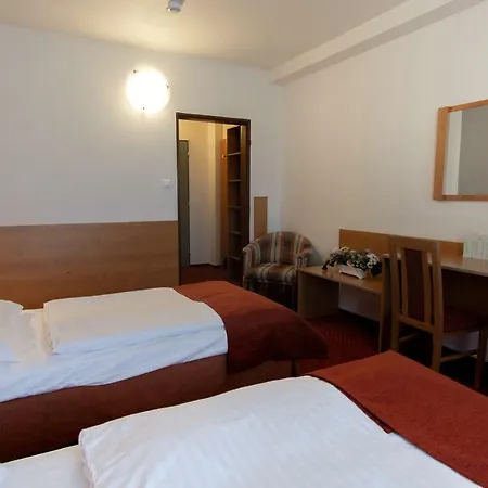 Globus Hotell 3*